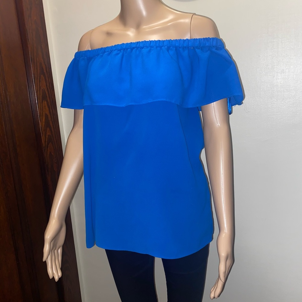 Off-shoulder blouse